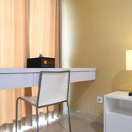 Comfortable Studio Apartment Grand Dhika City By Travelio بيكاسي المظهر الخارجي الصورة